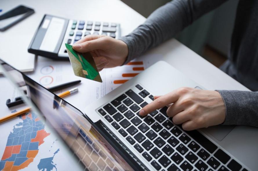 Paying Credit Card Bills Early: Smart Move or Waste of Money?